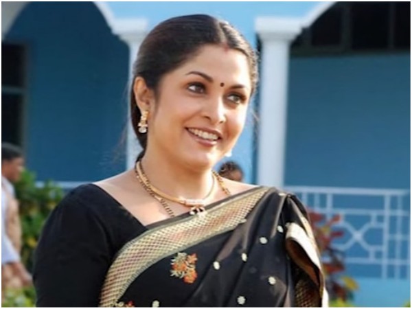 கம்பீரமான பெண்ணாக