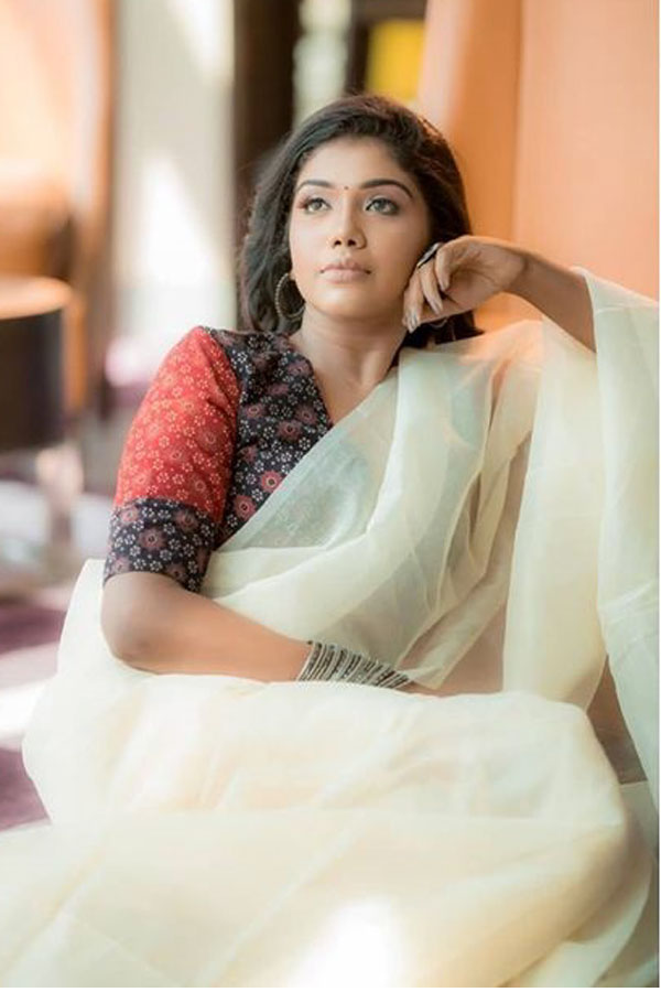 ஏராளமான ரசிகர்கள்