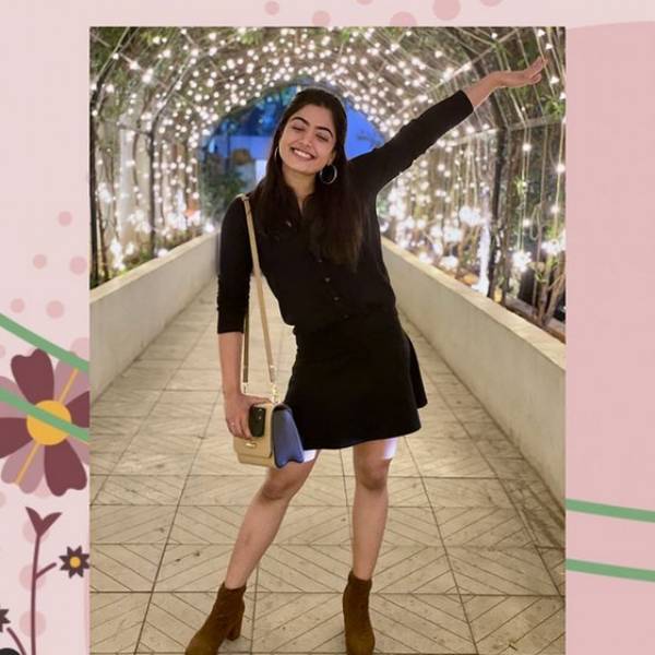  வெளிச்சத்தில் தொடையழகு தெரிய