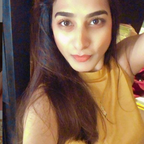  வில்லனின் மனைவியாக