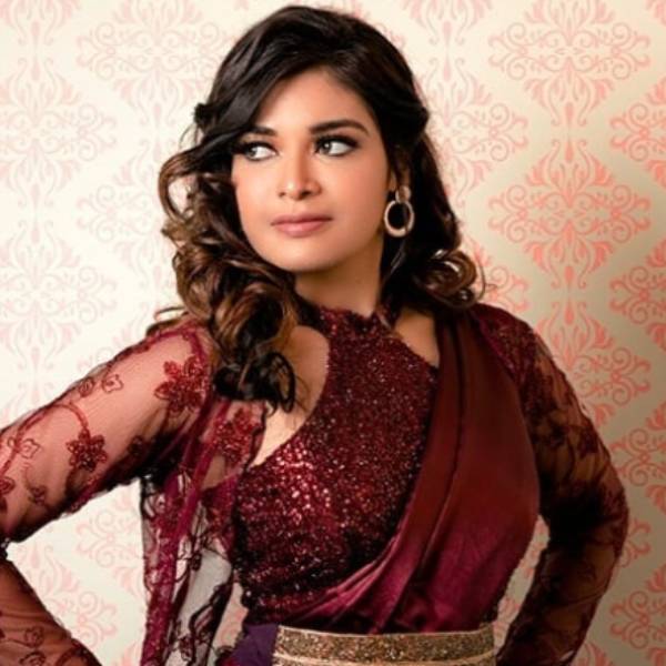 திக்குமுக்காட வைக்கிறார் 