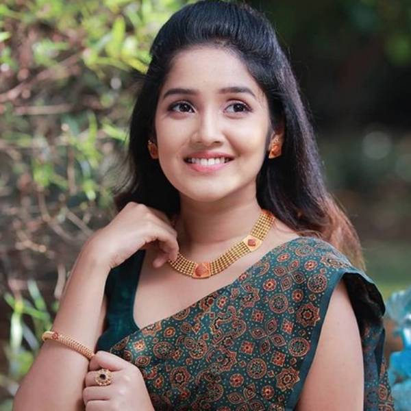 வாணி போஜன் மாதிரி