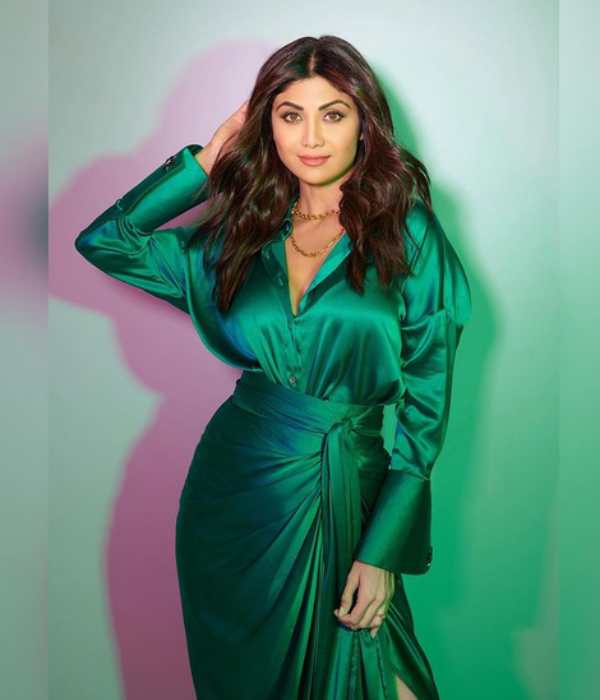  சமூக வலைதளங்களில் போட்டி 