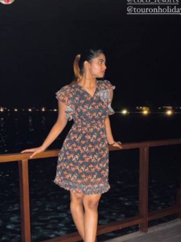 ஓவர் கிளாமர் 