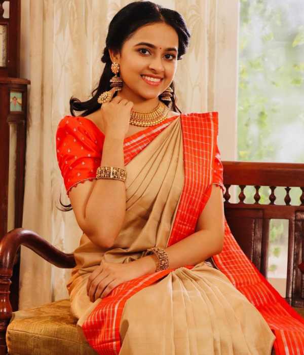 மேக்கப் இல்லாமல்