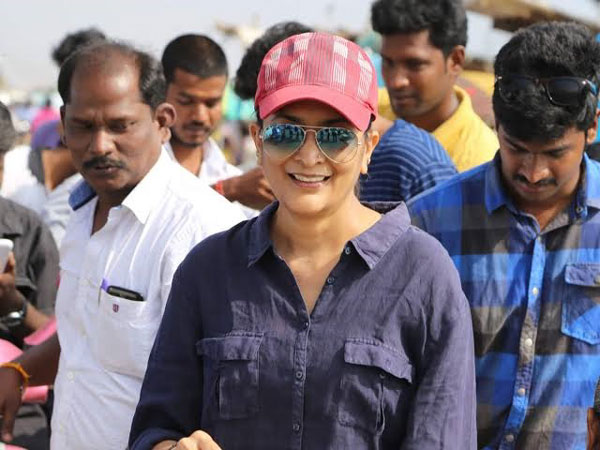 இளமை இதோ இதோ, தங்கம் 