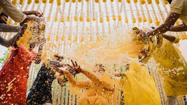 ஆட்டம் பாட்டத்துடன்.. 