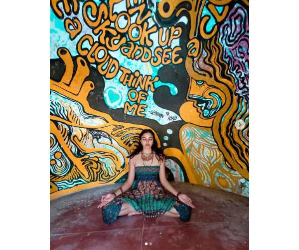 வேடிக்கையான போஸ் 