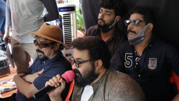 இயக்குநர் மோகன் லால்