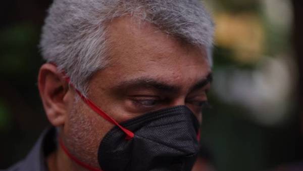 போனை பிடுங்கிய அஜித் 