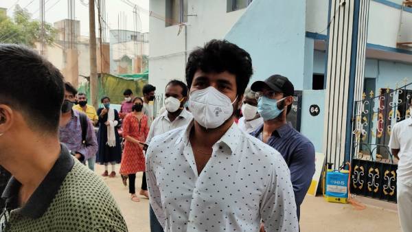 வரிசையில் வரிசையில்