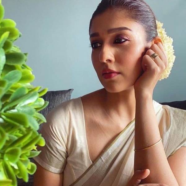 கேரளா சேலையில் 