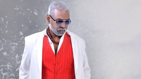 லாரன்ஸ் திடீர் விலகல் 