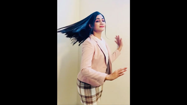 டைட் ஸ்கர்ட் 