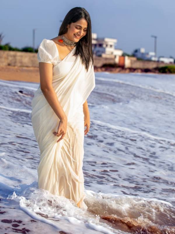 கடற்கரையில் ஆட்டம்