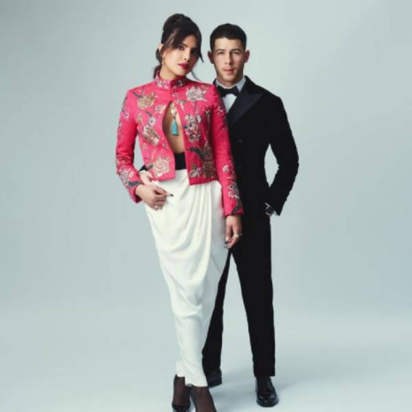 சாதனை படைக்கும் பிரியங்கா ஃபோட்டோ சாதனை படைக்கும் பிரியங்கா ஃபோட்டோ