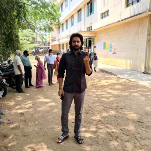 Actors Siddharth,Yogi Babu, Harish Kalyan cast their votes