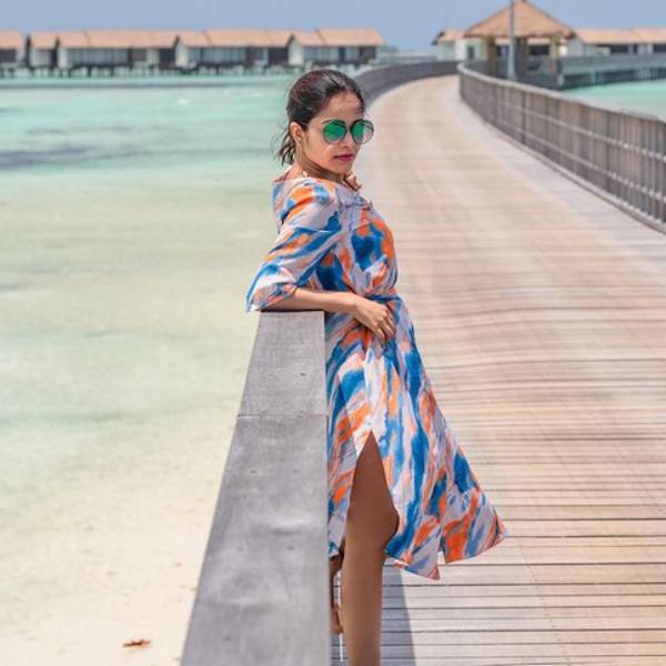 மாலத்தீவில் ஜனனி அய்யர் 