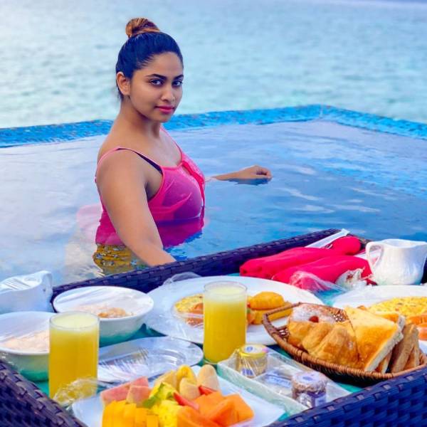 கவர்ச்சி ஃபோட்டோக்கள் பிரபலம் 