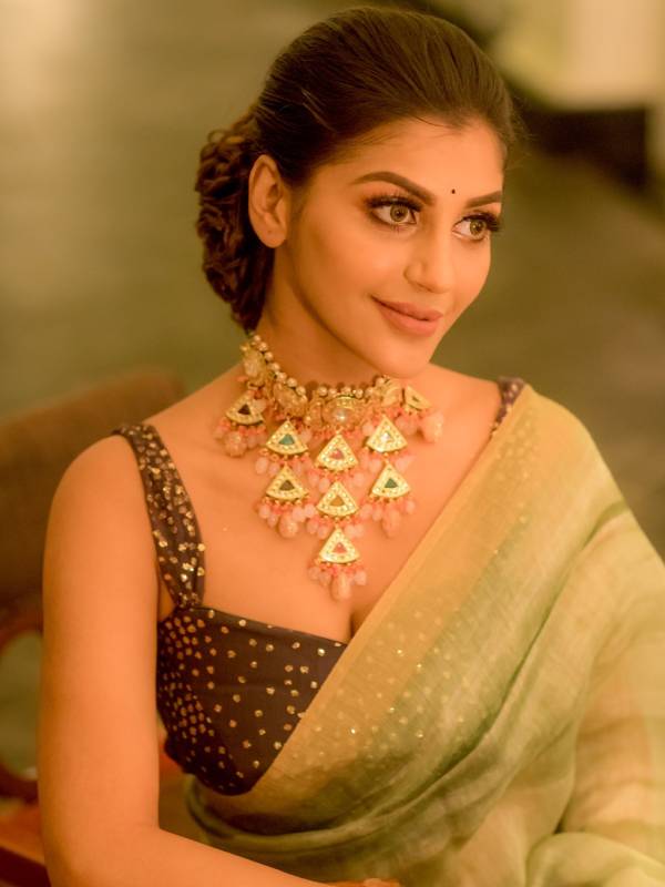 கமெண்ட் அடிக்கும் கூட்டம் 