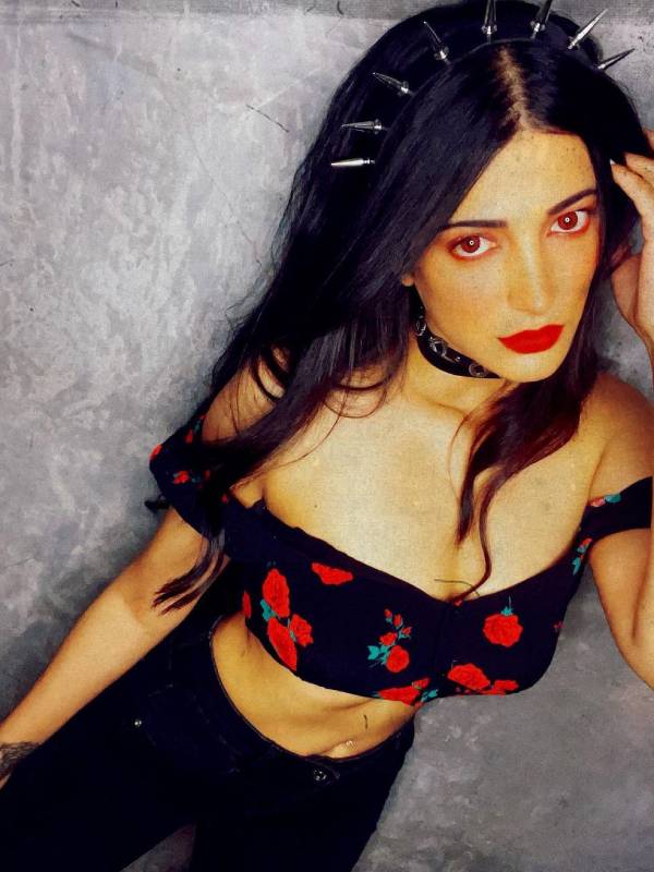 வித்தியாசமான போஸ்