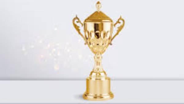 ஒரு சிலை, தகடு