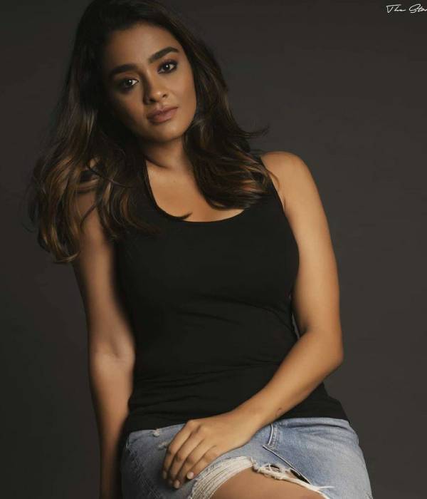 அரைகுறை டவுசர்