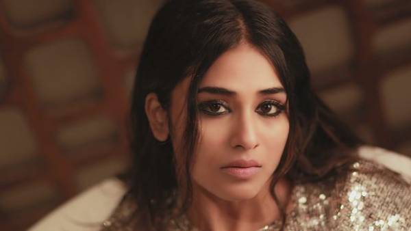 கவர்ச்சிக்கு பச்சைக்கொடி 