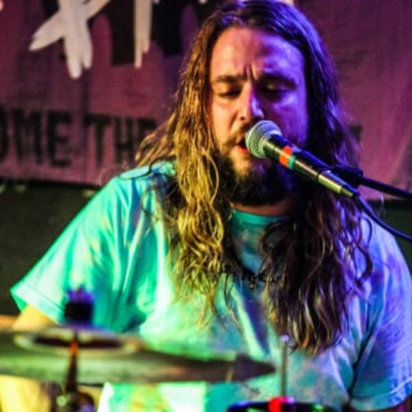 இசையை மிகவும் நேசித்தார்