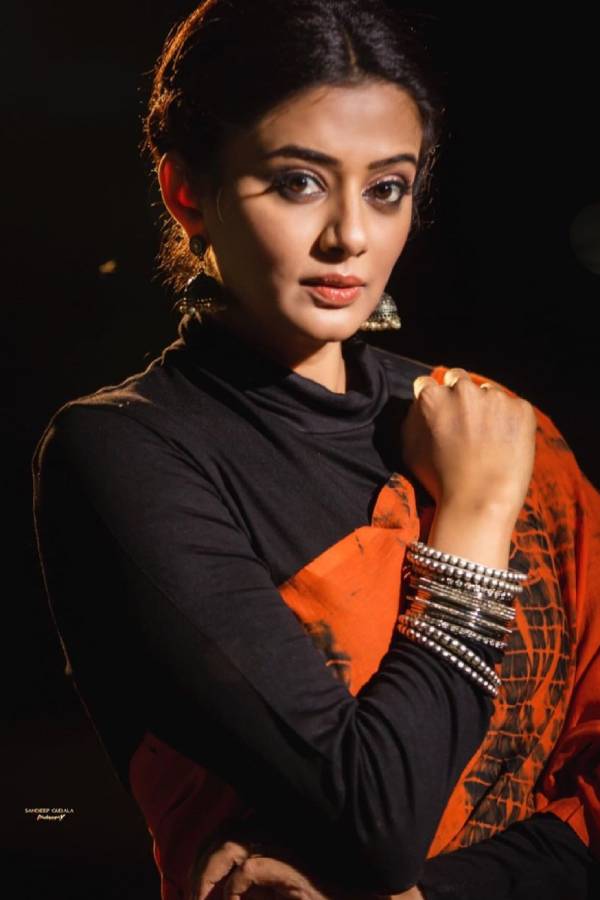 இளம் நடிகைகளுக்கு டஃப் 