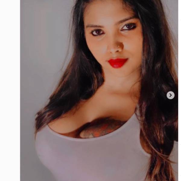 நாக்கை நீட்டி