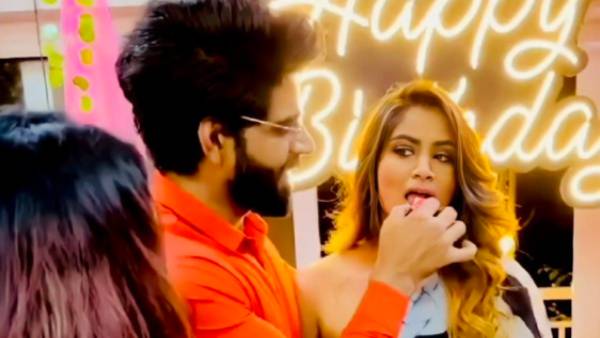 கேக் ஊட்டும் பாலா