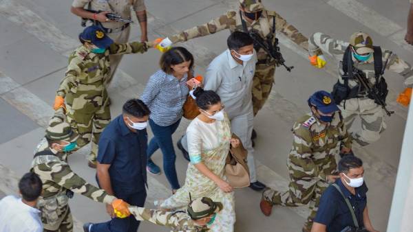 பாலிவுட்டில் பரபரப்பு