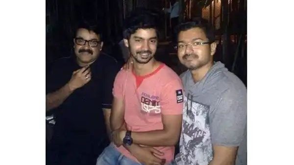 பார்ட்டியில் விஜய் 