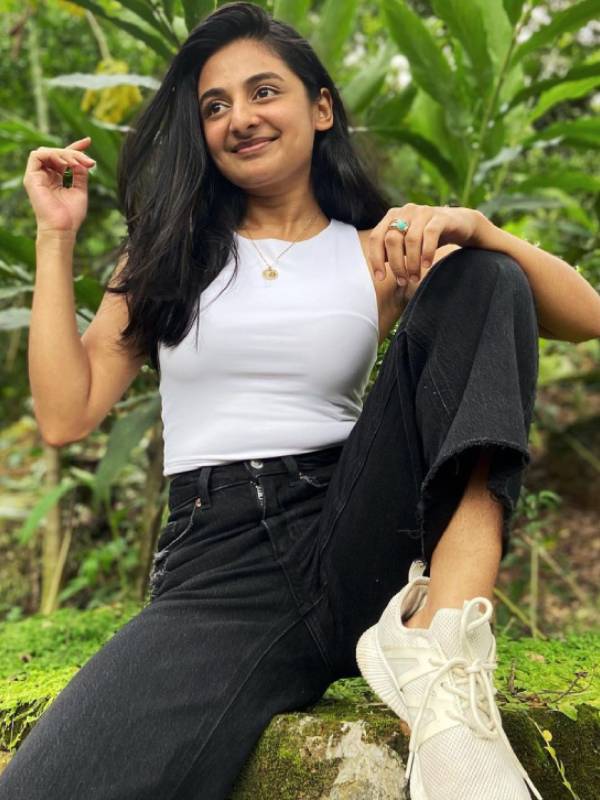 குமரி பெண்ணான எஸ்தர்