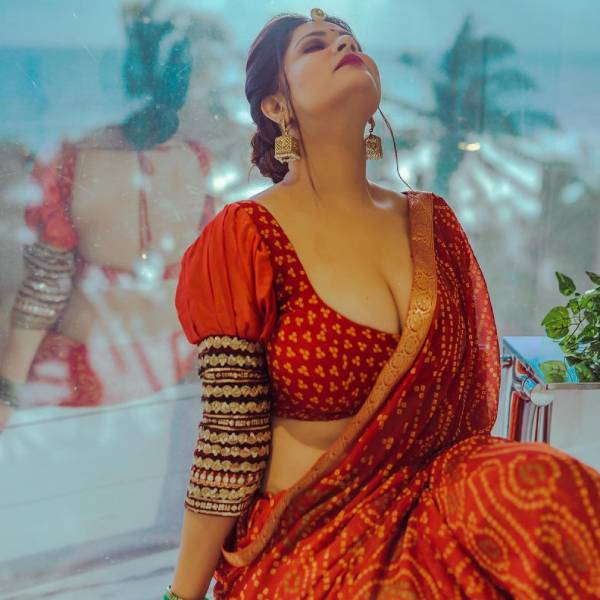 மாராப்பை விலக்கி 