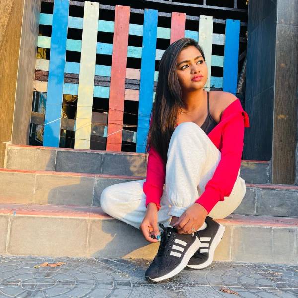 எப்படியாவது கிளாமர்