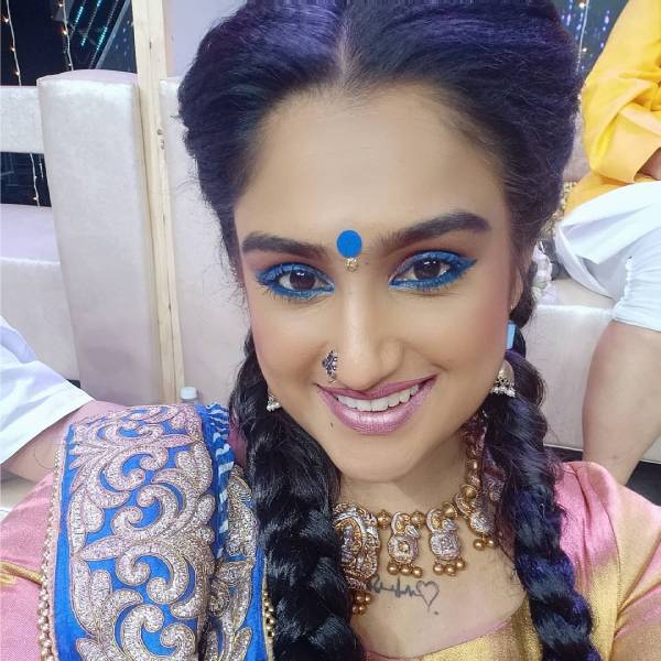 நீல நிற ஐ லைனர் நீல நிற ஐ லைனர்