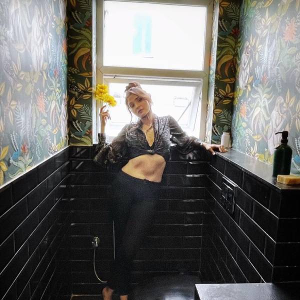 நிர்வாணமாக