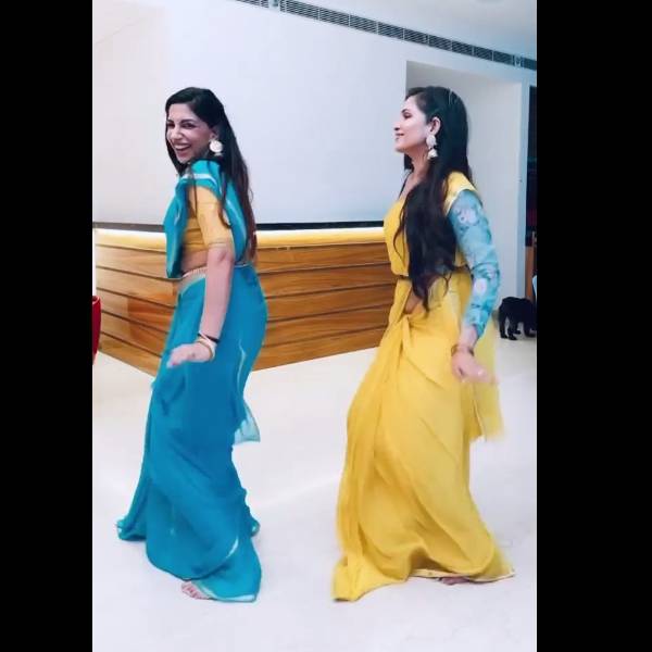 சேலையும் ஜாக்கெட்டும் சேலையும் ஜாக்கெட்டும்