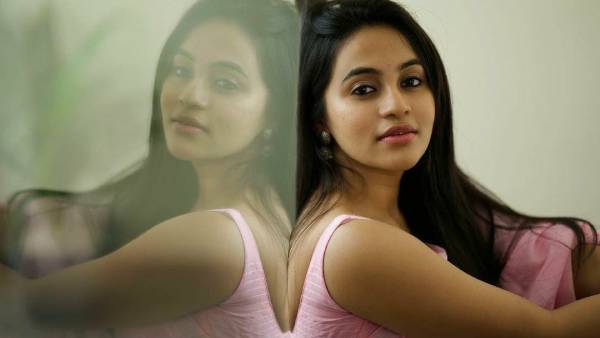 சாயலும் இல்லாமல்