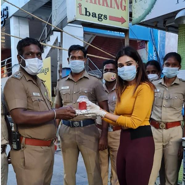 ஜூஸ் குடிங்க போலீஸ் ஜூஸ் குடிங்க போலீஸ்