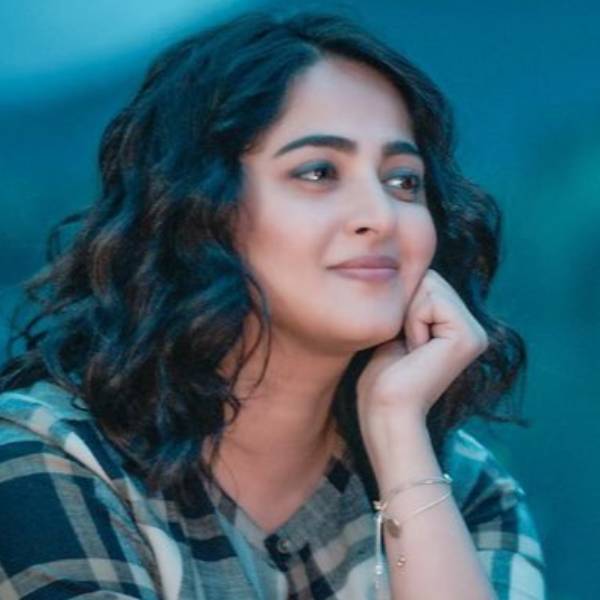 இளம் வயது இளைஞருடன் 