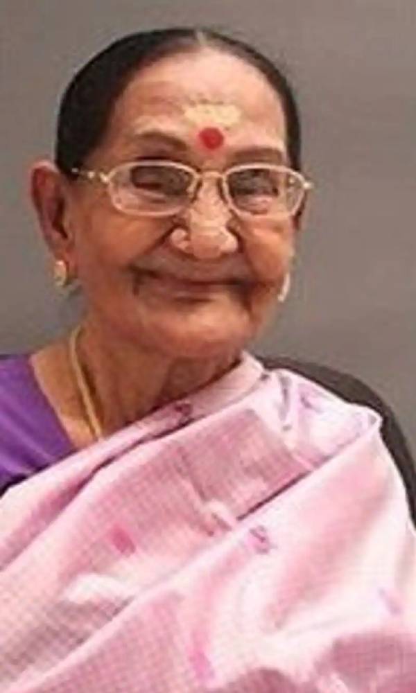 க்ரூப் நடனக்கலைஞராக க்ரூப் நடனக்கலைஞராக