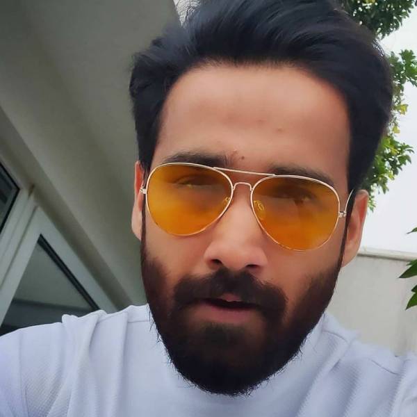 பாலிவுட் ஹீரோ போல பாலிவுட் ஹீரோ போல