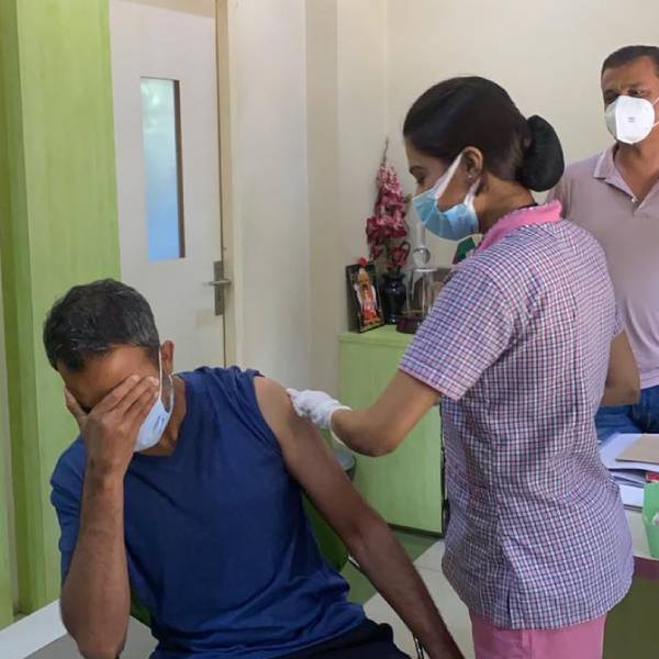 தடுப்பூசி போட்டுக்கிட்டேன்