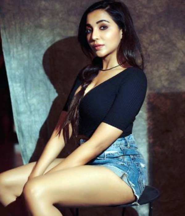 நெகட்டிவ் ரோலில்