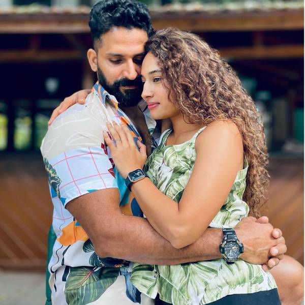 ஒரே கலர் டிரெஸ்