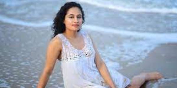 நீச்சல் குளத்தில் பிகினி