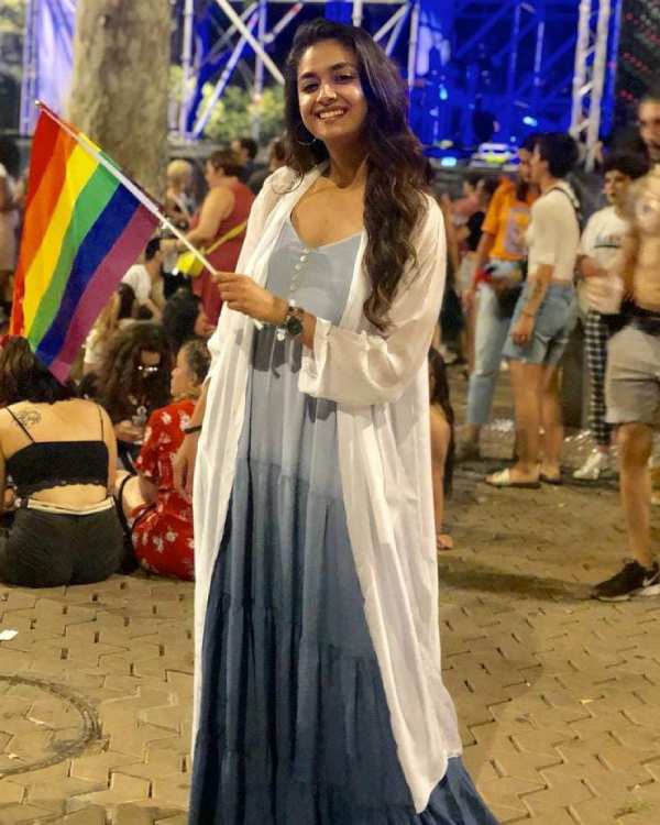 அப்பா சுரேஷ்குமார் தயாரிப்பில் 